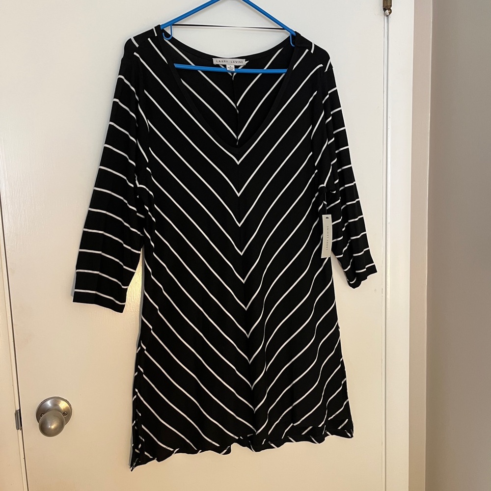 Larry Levine Black and White A-Line V-Neck Dress 1X
